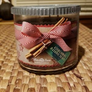White Barn cinnamon and clove buds 3 wick candle